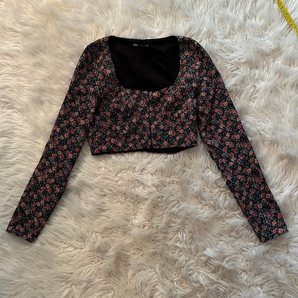 Zara long sleeve floral crop top